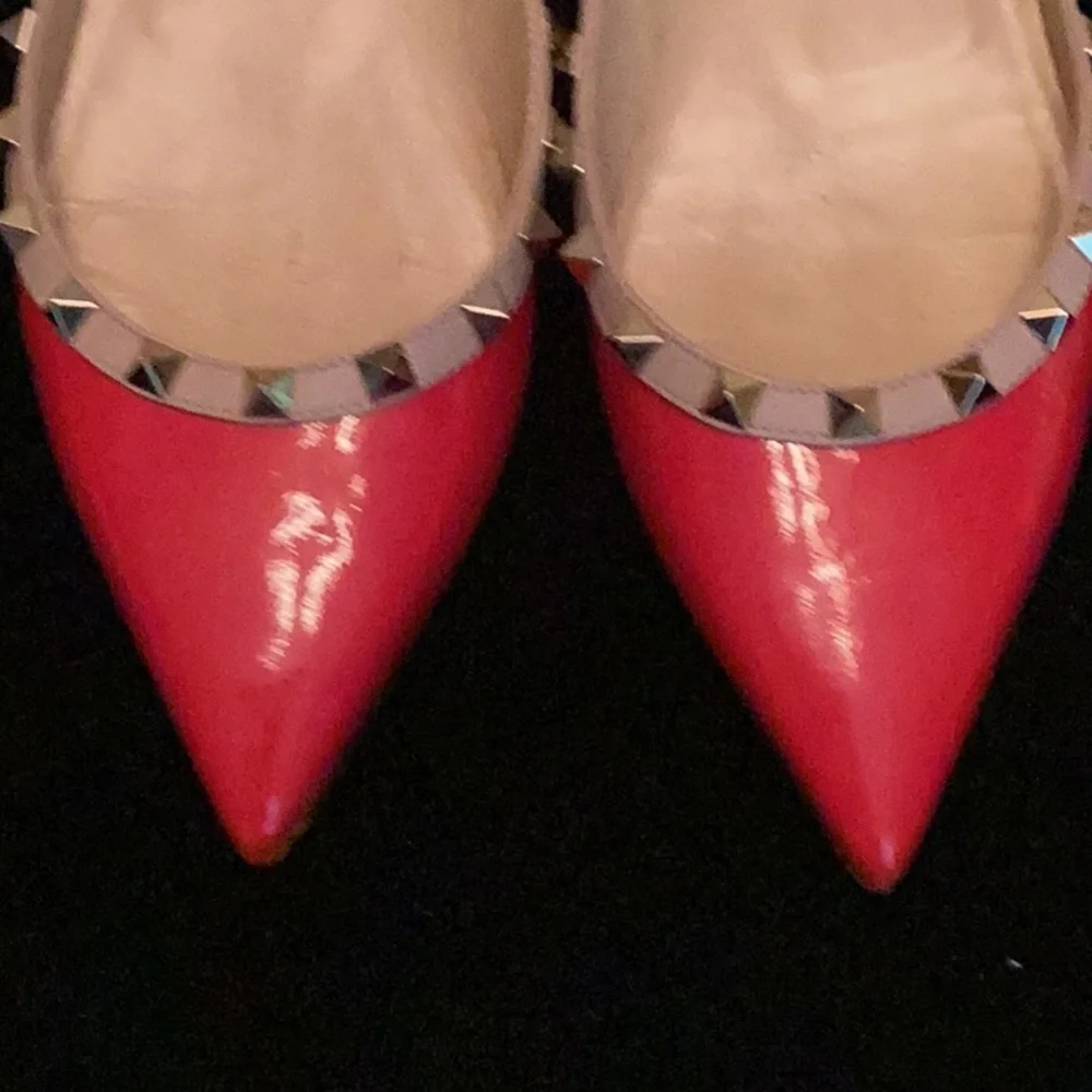 Valentino Garavani Red and Tan Studded Flats - Picture 4 of 7